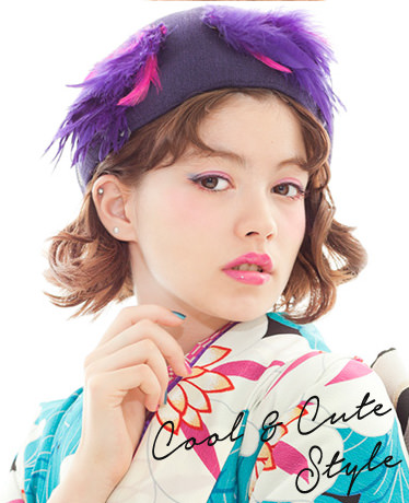 COOL&CUTE紫の帽子にピンク×青のメイクをした成人の女の子の写真