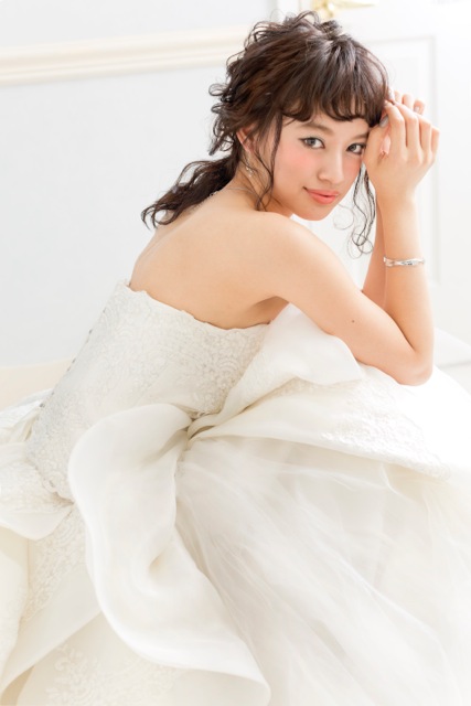 ドレスヘアスタイル 高さがポイント!ローポニーヘア