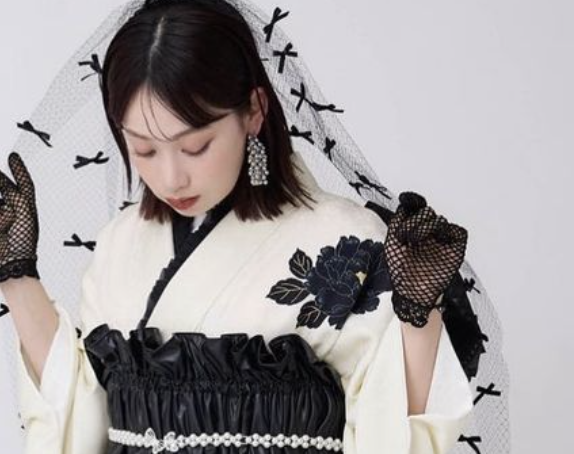 お顔周りを華やかにアップデート】おしゃれな振袖コーディネートに欠かせない「襟オプション」（半襟・重ね襟）｜aimme札幌店01