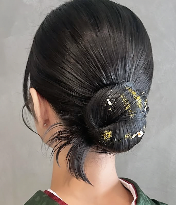 金箔を使ったシンプルなシニヨンスタイル
