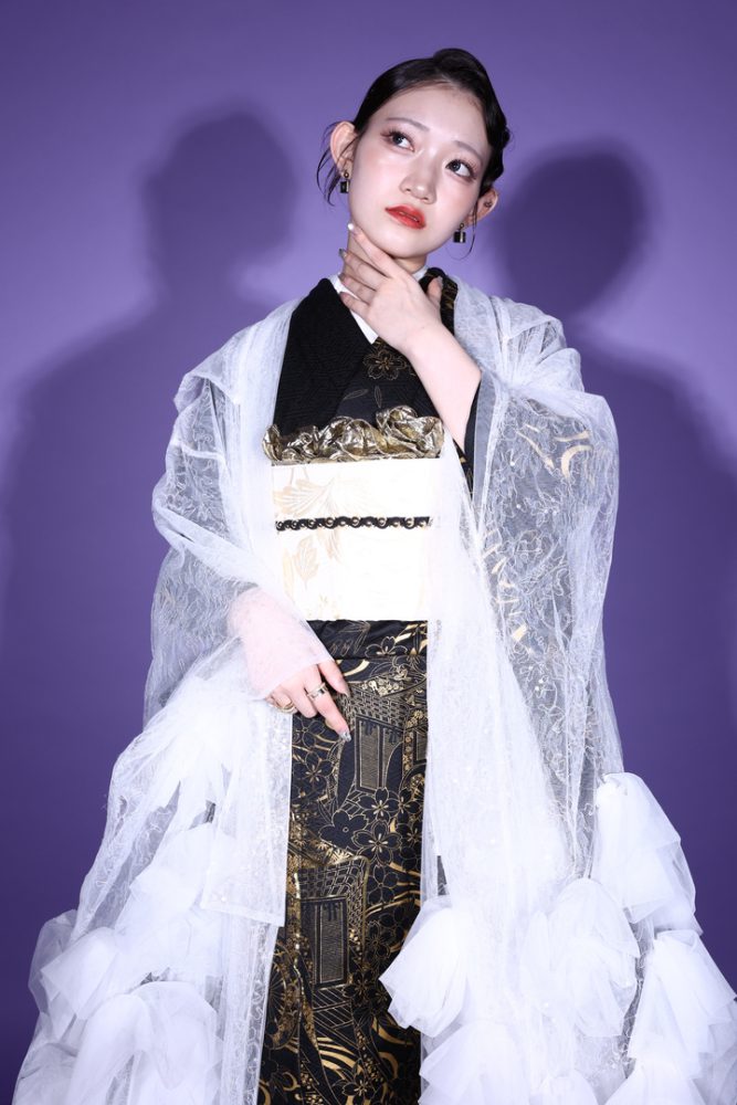 黒染め振袖とチュール打掛の帯まわりとヘアメイク